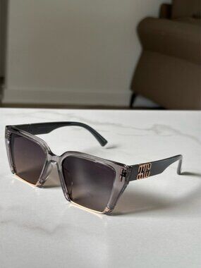 New  MIU MIU Runway Hexagon Geometric Gold Metal Sunglasses Authentic Gray Lens MIU MIU Hexagon Gold Metal Sunglasses Black Logo Temples  main image 4